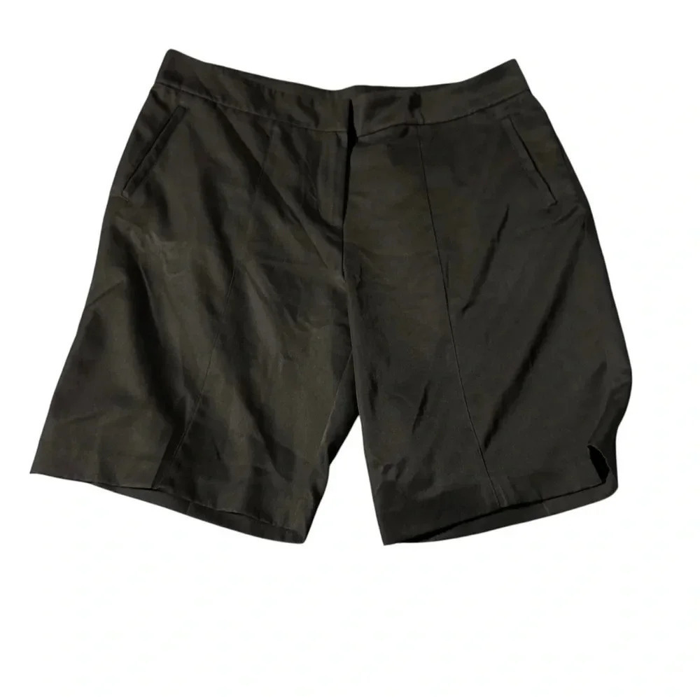Izod Golf women's size 18 black golf shorts